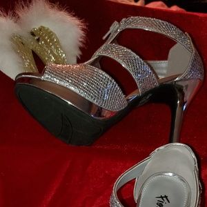 ❤Silver Sparkl Heels❤